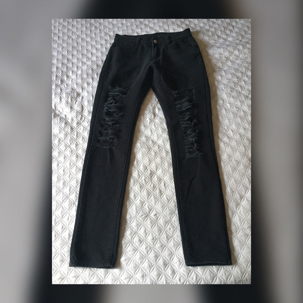 T & Y Fashion Ripped Jeans
